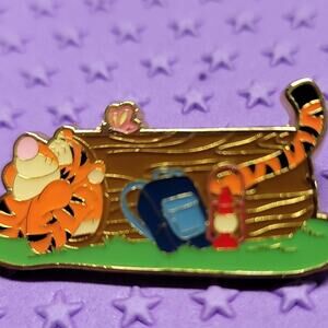 Loungefly Disney Winnie the Pooh and Friends, Tigger camping log pin